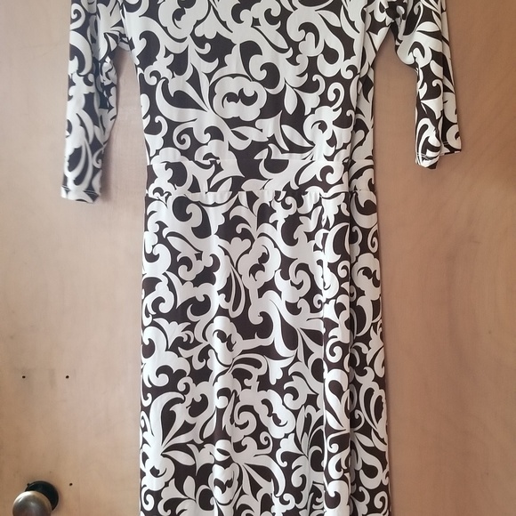 Dress - Picture 2 of 4